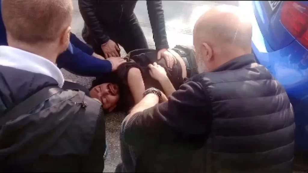 Bursa’da Trafik Kazası: Otomobil Taksiye Çarptı, Baygın Sürücü Hastaneye Kaldırıldı