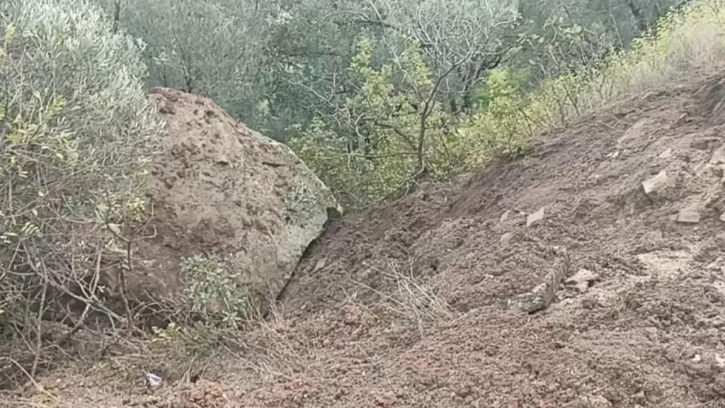 Çanakkale’de sağanak yağış hayatı olumsuz etkiledi
