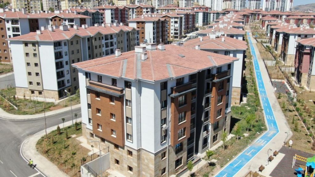 Deprem bölgesinde teslim edilen konut ve iş yeri sayısı 350 bine yaklaştı