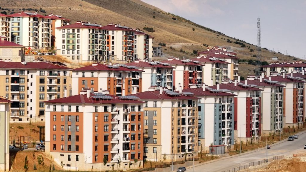 Depremzedelere 350 bin konutun anahtar teslim töreni gerçekleştirildi