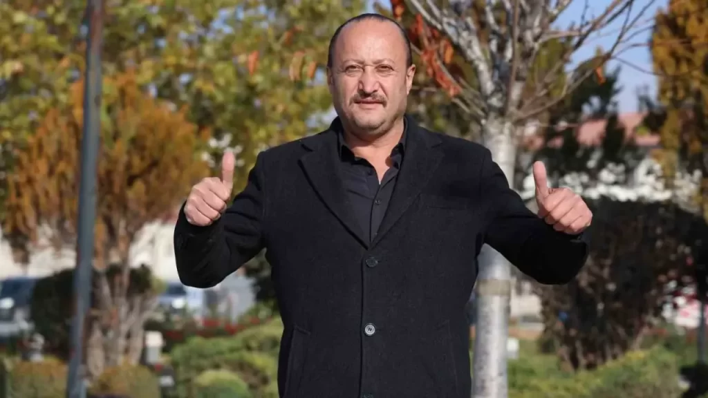 Hafik’te soğukta suya giren genç cesur deneme yaptı