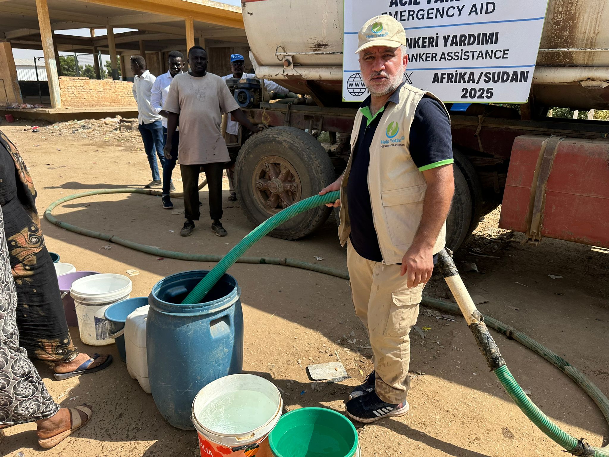 Su ve gıda ihtiyaçları devam ediyor