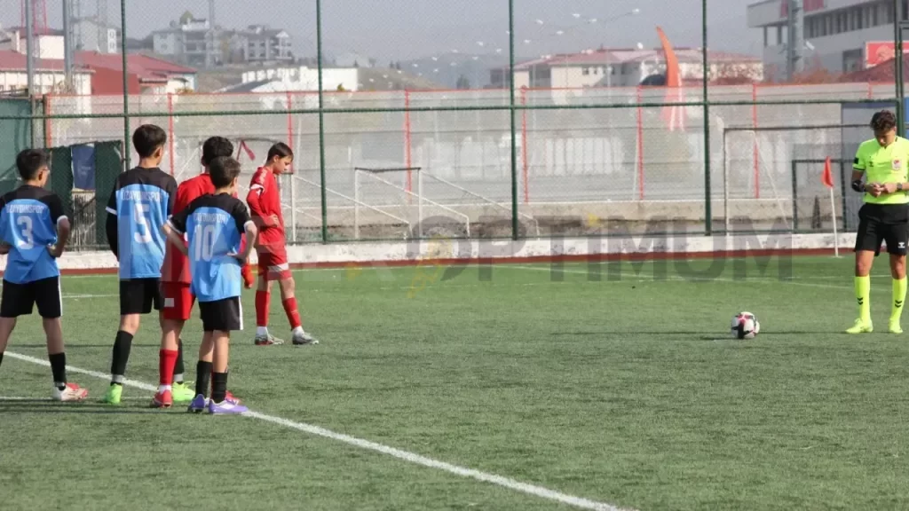 İkinci hafta U-14 Play-Off mücadelesinde Sivas Gücü, Özaydınspor’u 1-0 mağlup etti