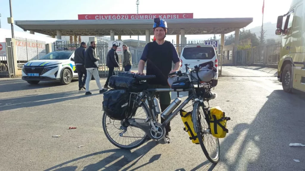 İşçi Emeklisi Fahrettin Şener’den İlginç Umre Yolculuğu