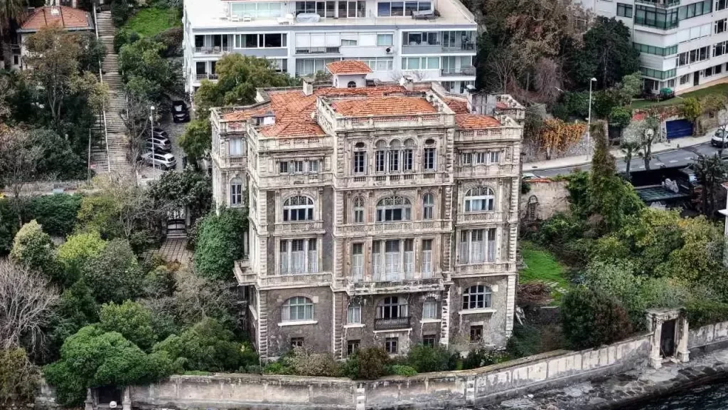 İstanbul Boğazı’nda 130 yıllık tarihi yalının görkemi