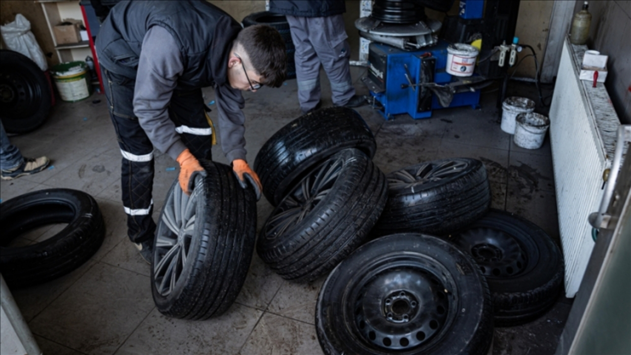 Kış lastiği uygulaması erken başladı, araçlar kar öncesi denetlenecek