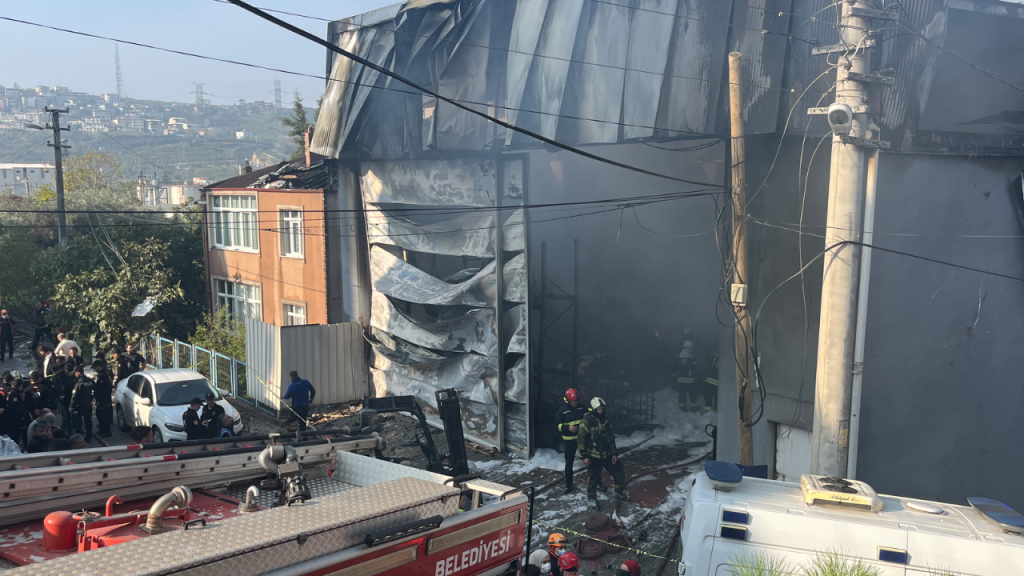 Kocaeli Dilovası’nda depoda çıkan yangında 6 kişi hayatını kaybetti