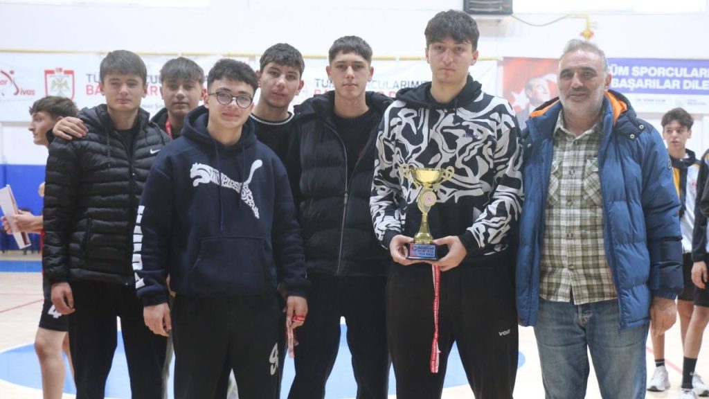 Mecnun Otyakmaz Spor Salonu’nda Hentbol İl Birinciliği Tamamlandı