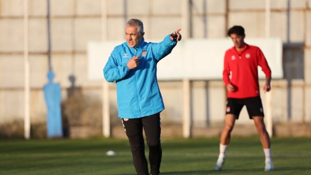 Mehmet Altıparmak: Sivasspor’un hedefi üst sıralara çıkmak