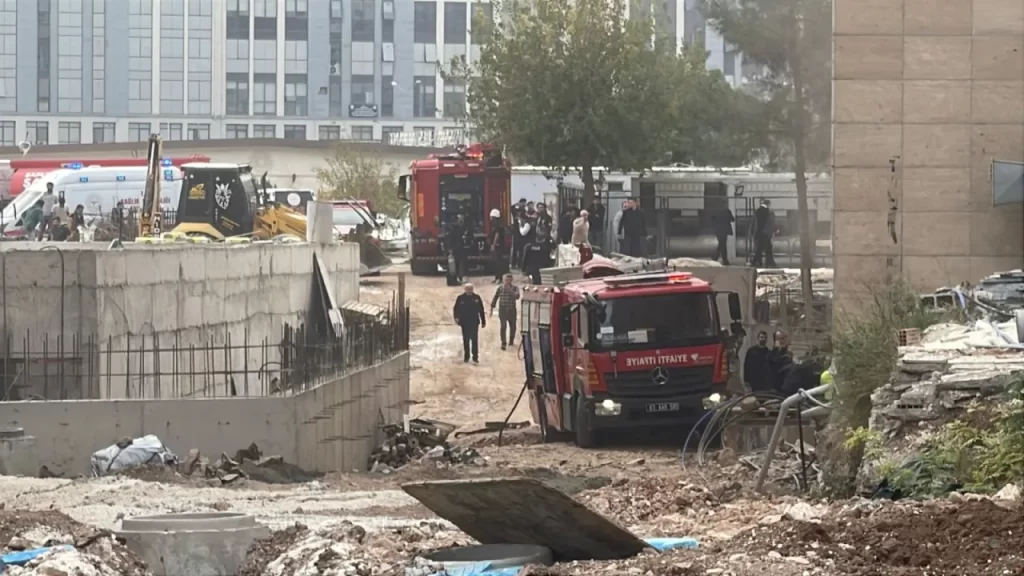 Şanlıurfa Adliyesinde Patlama Sonrası Yangın Kontrol Altına Alındı