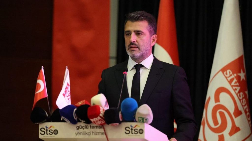 Sivasspor Başkanı Görevinden Ayrıldığını Açıkladı