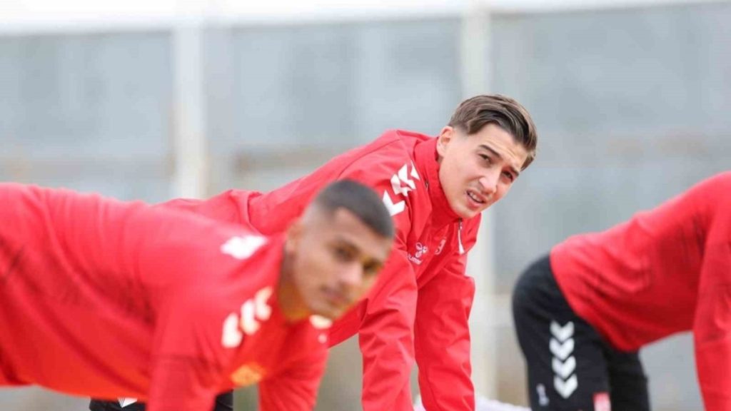 Sivasspor deplasmanda Esenler Erokspor maçına hazırlanıyor