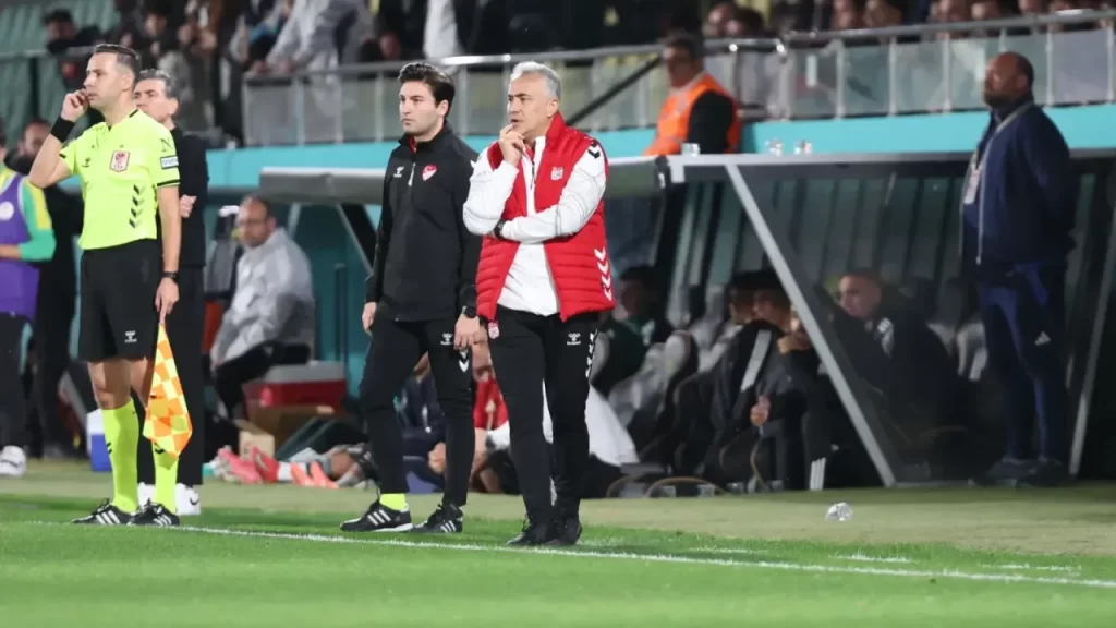 Sivasspor ve Esenler Erokspor arasında heyecanlı mücadele