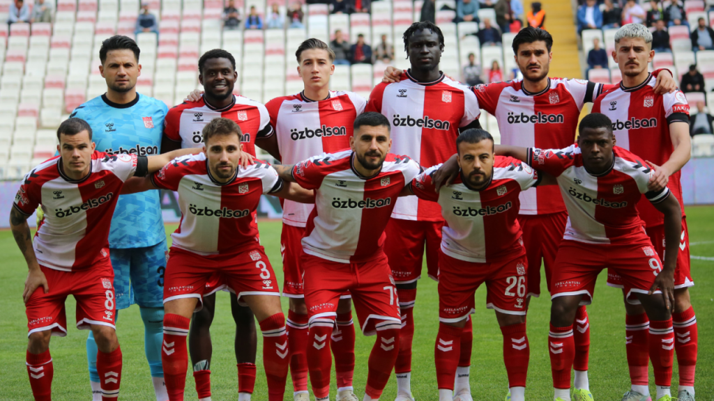 Sivasspor ve Manisa FK arasında heyecanlı 1. Lig mücadelesi