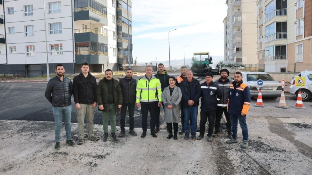 Sivas’ta asfalt çalışmaları hız kesmeden devam ediyor