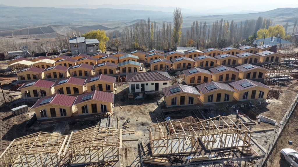 Sivas’ta Bahçeli Evler Projesinde Çalışmalar Hız Kesmeden Sürüyor