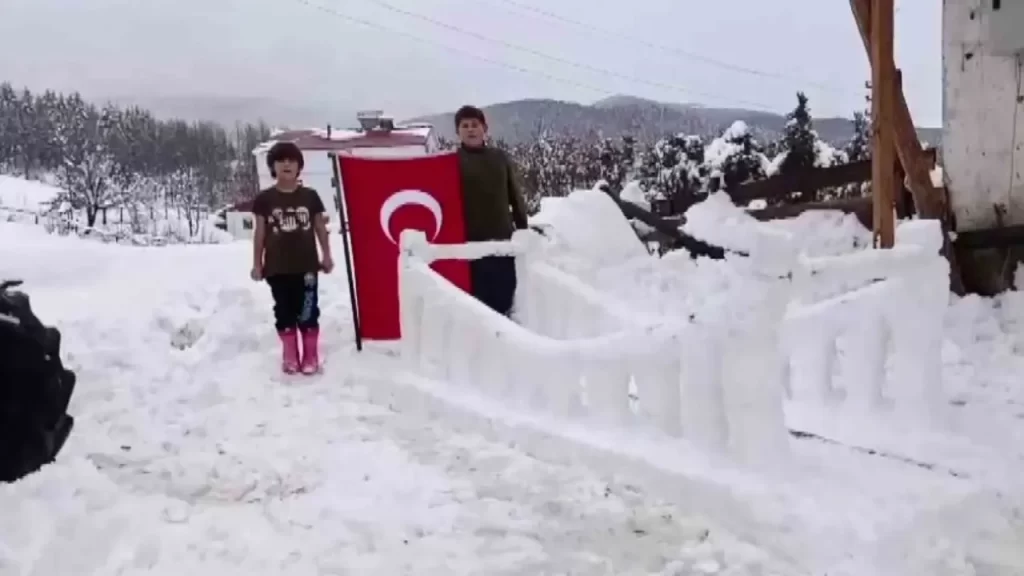 Sivas’ta karla şehitleri anan çocuklar anlamlı çalışma gerçekleştirildi