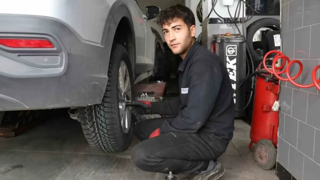 Sivas’ta Kış Lastiği Zorunluluğu Öncesi Yoğunluk Artıyor