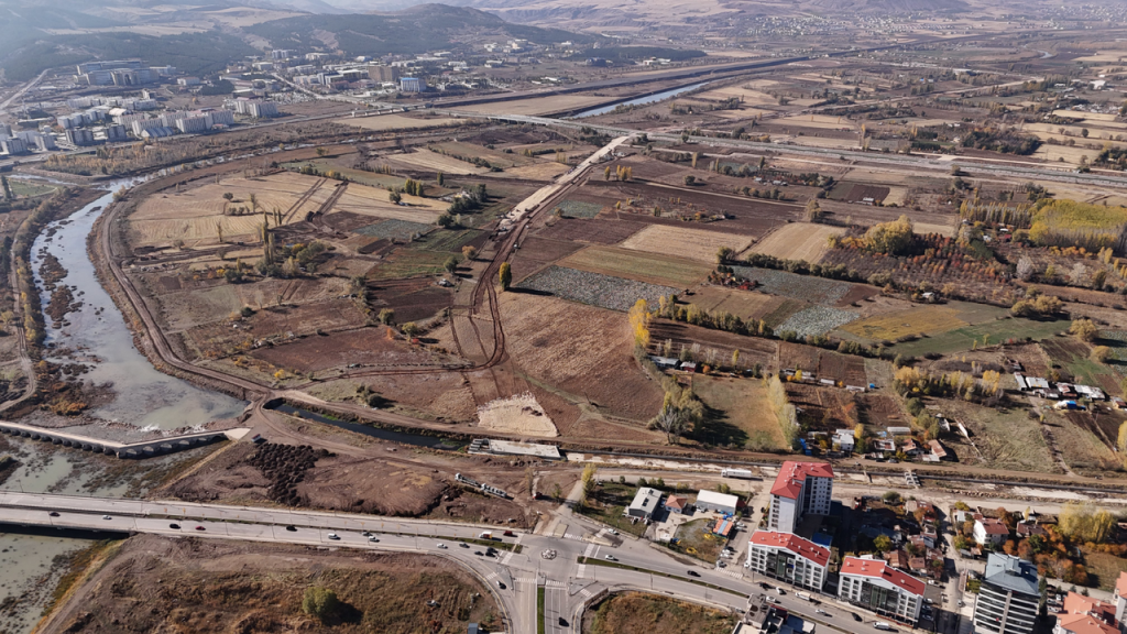 Sivas’ta Kızılırmak Projesi’nde altyapı ve bağlantı çalışmaları sürüyor