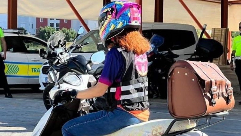 Sivas’ta motosiklet sürücüleri ve yolcuları için eldiven zorunluluğu getirildi