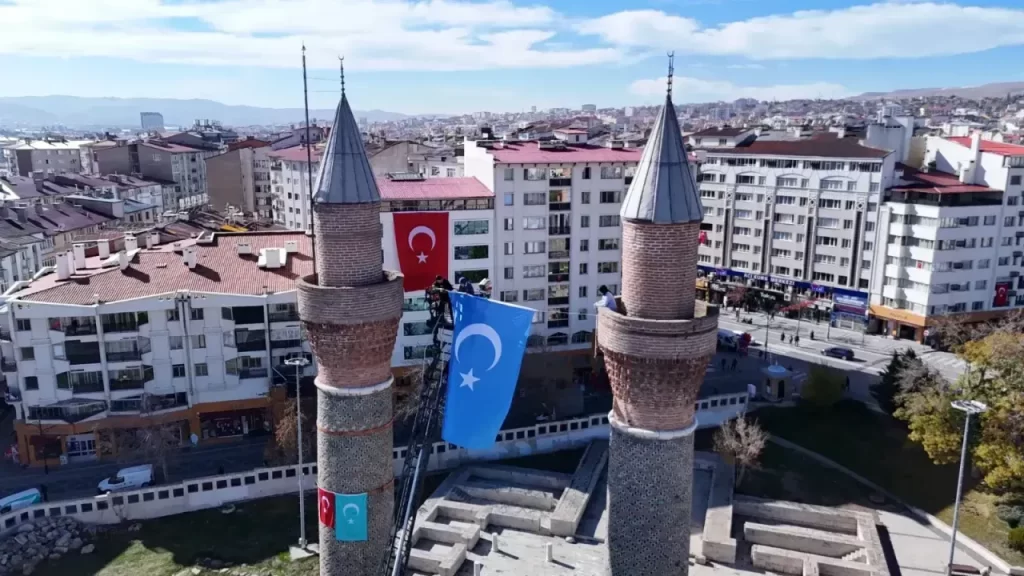 Sivas’ta Öğrenciler, Doğu Türkistan Bayrağıyla Farkındalık Yarattı