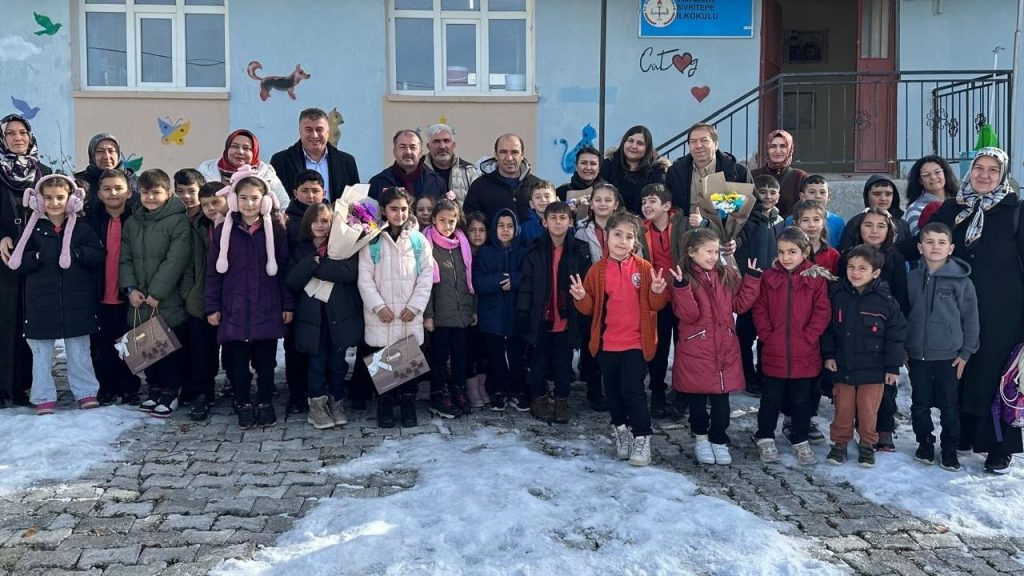 Sivas’ta Öğretmenler Günü ve Kardeş Okul Buluşması Kutlandı