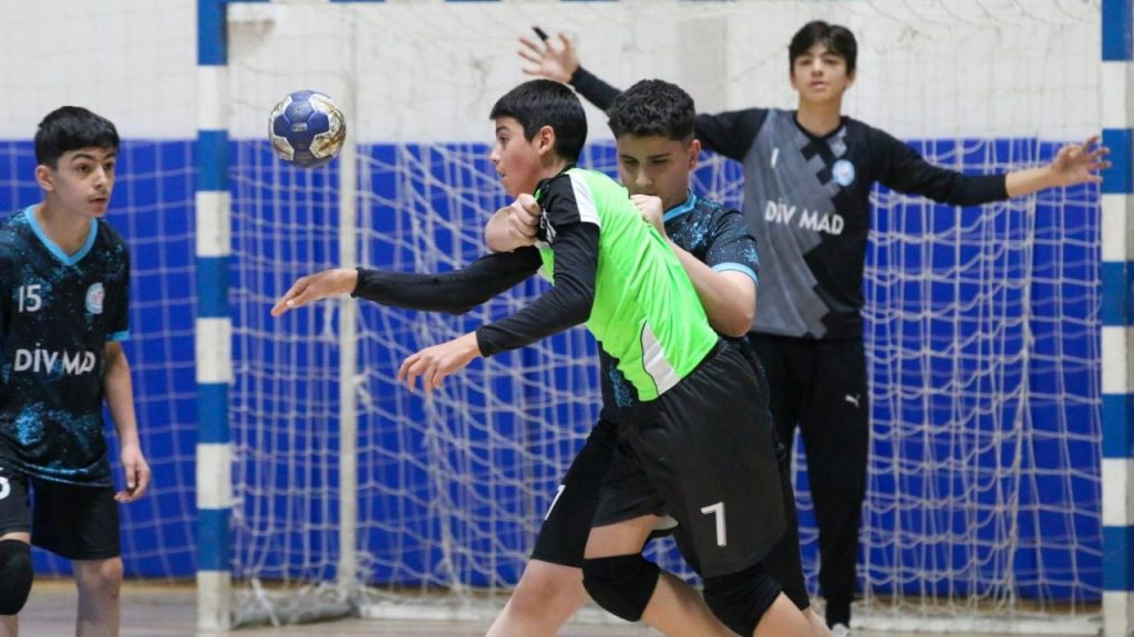 Sivas’ta Yıldızlar Hentbol İl Birinciliği başladı