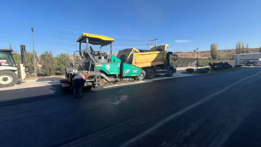 Sivas’ta Yol Bakım ve Onarım Çalışmaları Sürüyor
