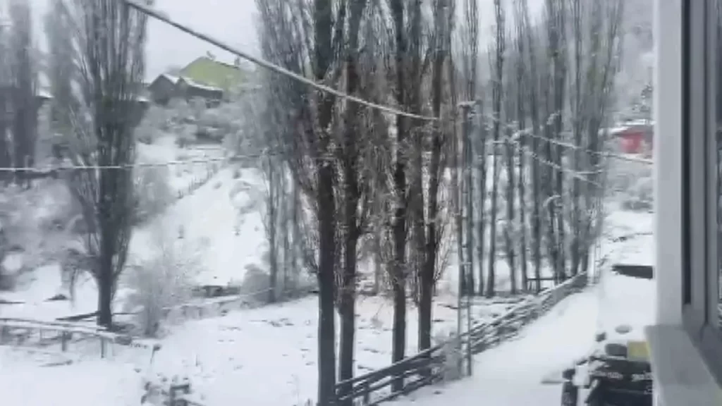 Sivas’ta yüksek rakımlarda kar yağışı etkili oldu