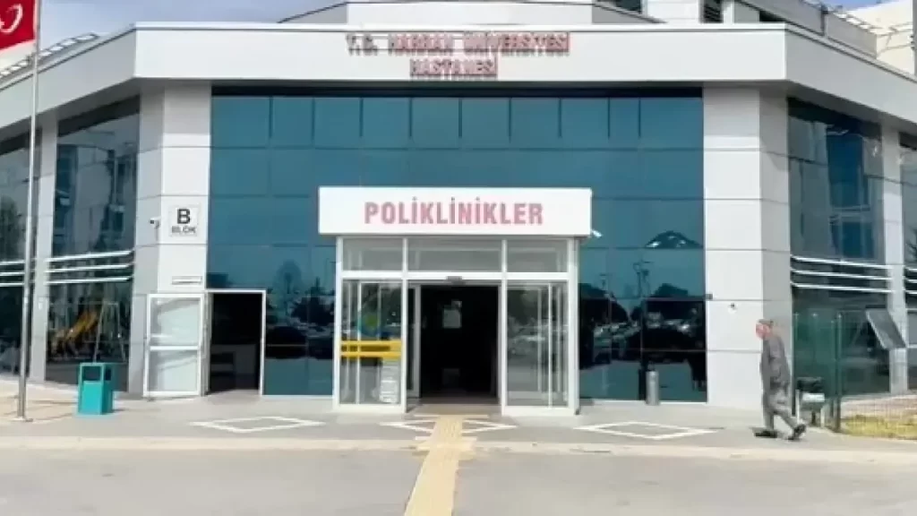 Sokakta yürüyen kardeşleri köpekler saldırdı, biri hayatını kaybetti