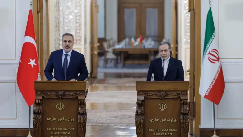 Türk ve İran Dışişleri Bakanları Tahran’da bölgesel ve ikili konuları görüştü