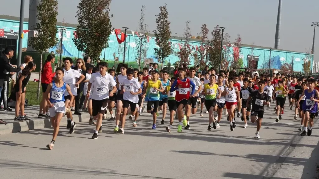 Türkiye’nin 42 ilinden 869 sporcu Atatürk’ü Anma Yarışları’nda yarıştı