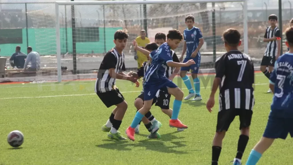 U-14 Play-Off: Altınayspor ile Yerlikaya Spor 2-2 berabere kaldı