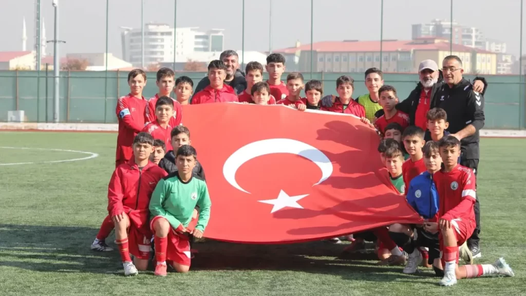 U-14 Play-Off’ta Özaydınspor ve Sivas Gücü Belediyespor’un heyecanı