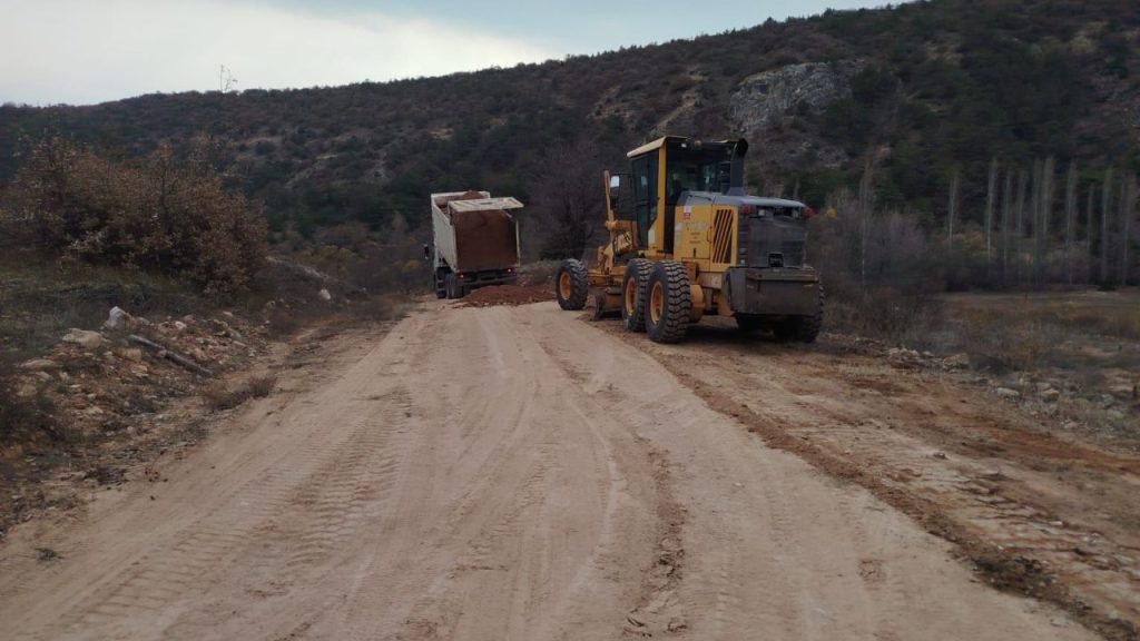 Yıldızeli’nde İl Özel İdaresi Yollarında Bakım ve Onarım Çalışmaları