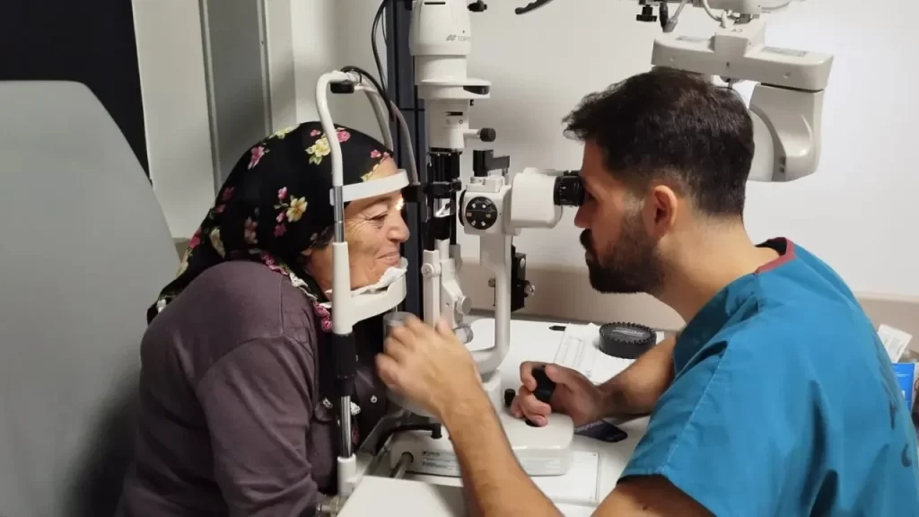 55 Yıllık Göz Yüzdesiyle Yaşayan Kadın Gözlerini Gördü