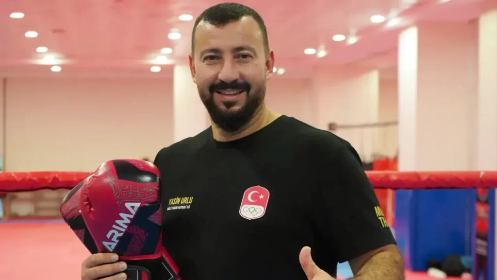 Abdüssamet Uğurlu Hong Kong’da kemer hedefli ringe çıkacak