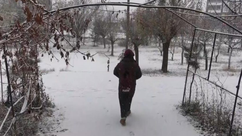 Bitlis’te yoğun kar yağışı sonrası okullara 1 gün ara verildi