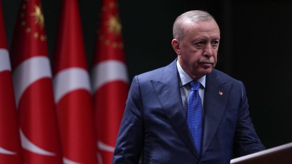 Cumhurbaşkanı Erdoğan, şehit polislerin ailelerine başsağlığı dileğinde bulundu
