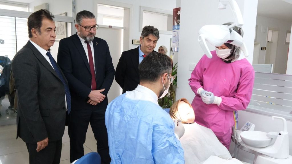 Cumhuriyet Üniversitesi’nden Şehit Aileleri ve Gazilere Ücretsiz Diş Tedavisi Desteği