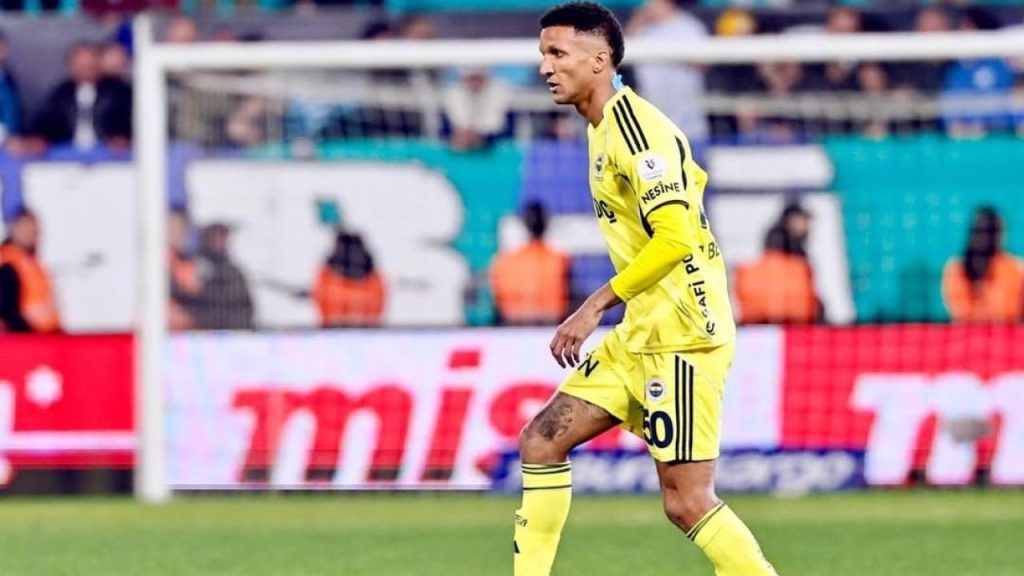 Fenerbahçe, Rodrigo Becao’yu kadro dışı bıraktı