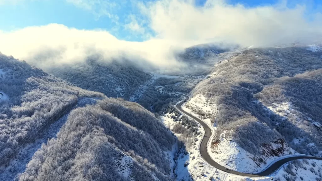 Geminbeli Geçidi’nde kar manzarası ve drone görüntüleri