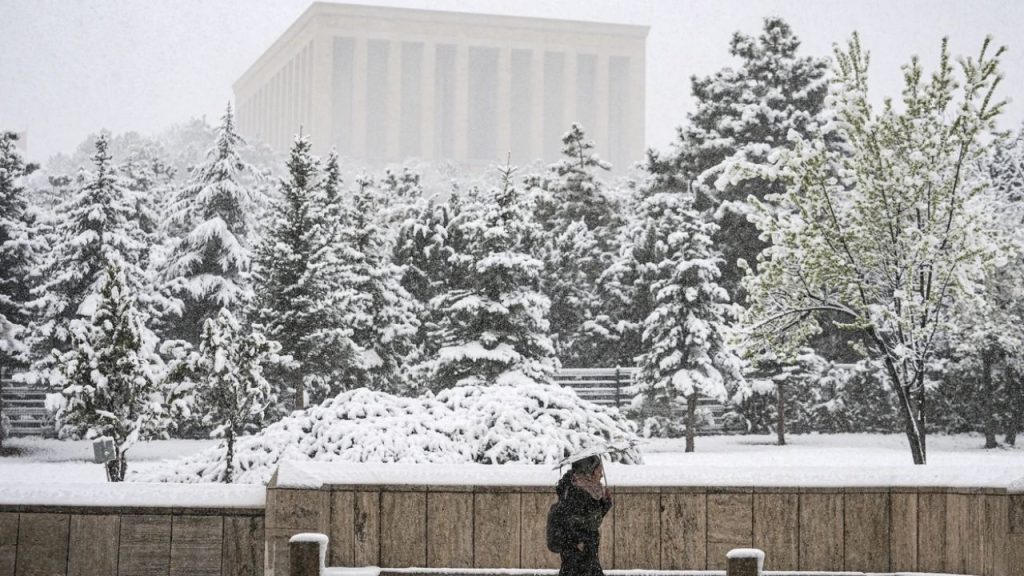 Hafta başında yağışlı hava etkili olacak, sıcaklıklar mevsim normlarında
