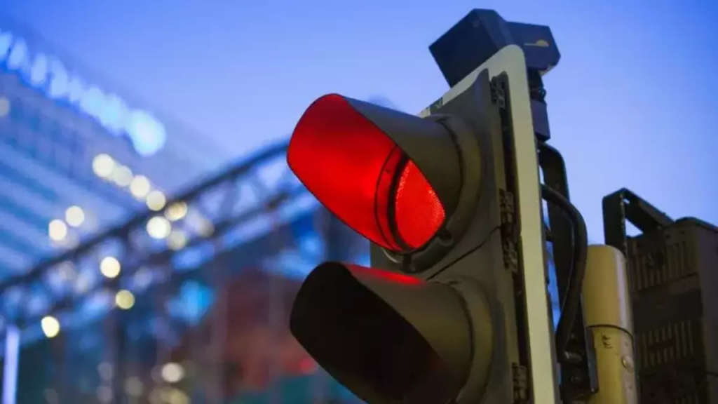 İçişleri Bakanı Yerlikaya kırmızı ışık ihlali cezalarını açıkladı