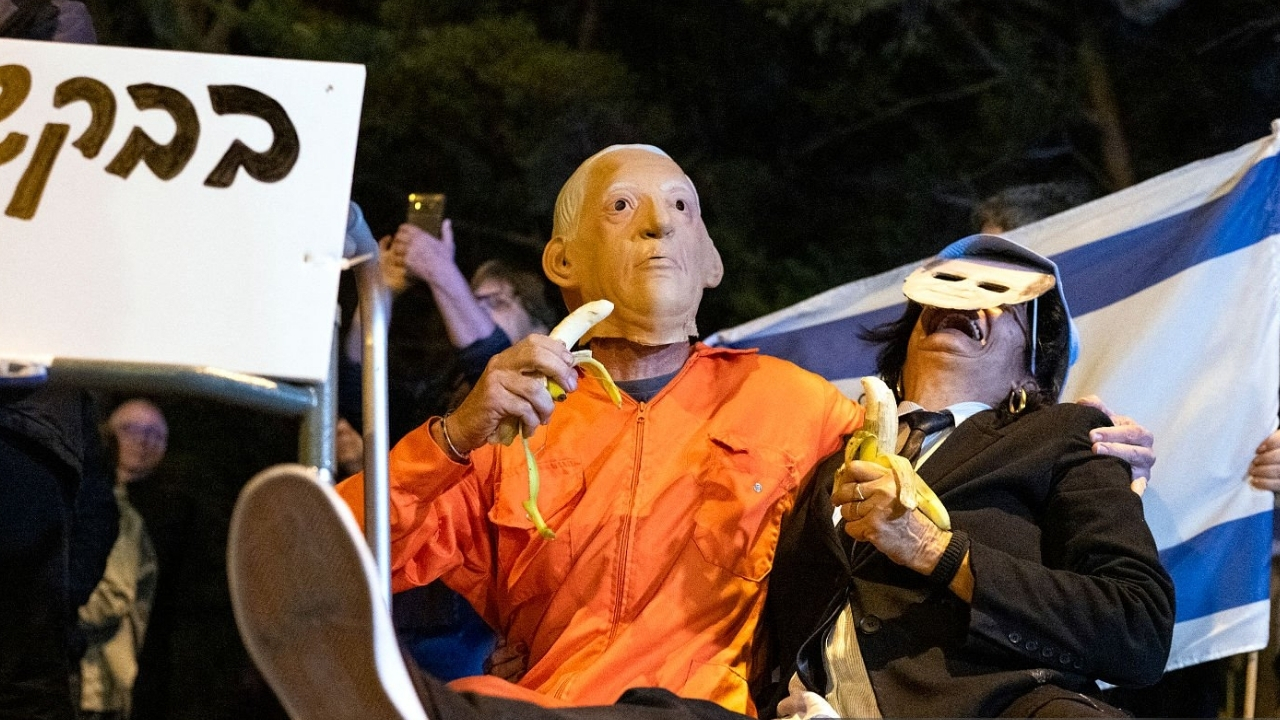 Netanyahu'nun yargılama süreci halkı ikiye böldü