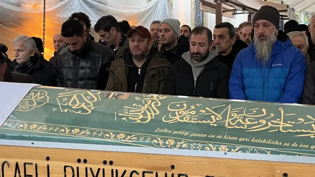 İzmitli oyuncu Serkan Keskin’in Babası Vehbi Keskin Hayatını Kaybetti
