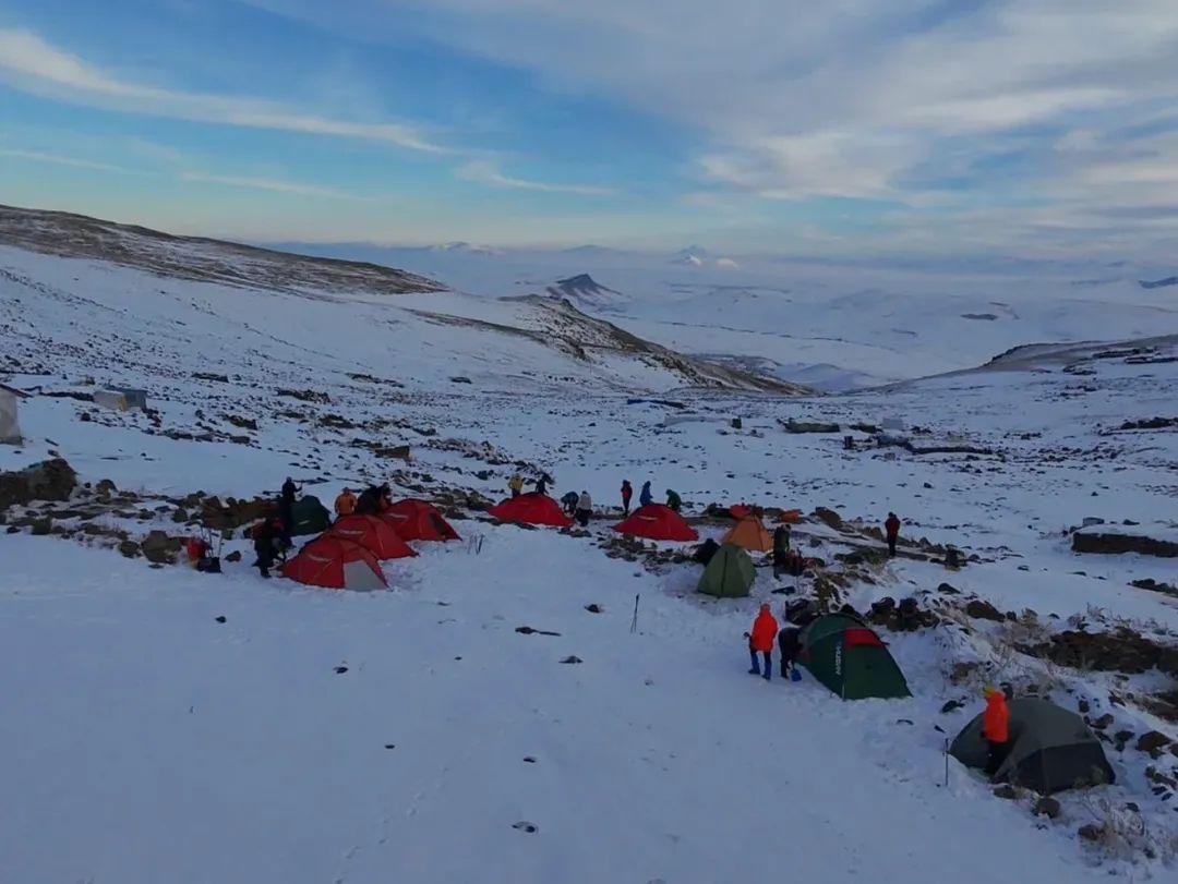 Kars’ta Dağcılar, Sarıkamış Şehitleri İçin Zirve Tırmandı