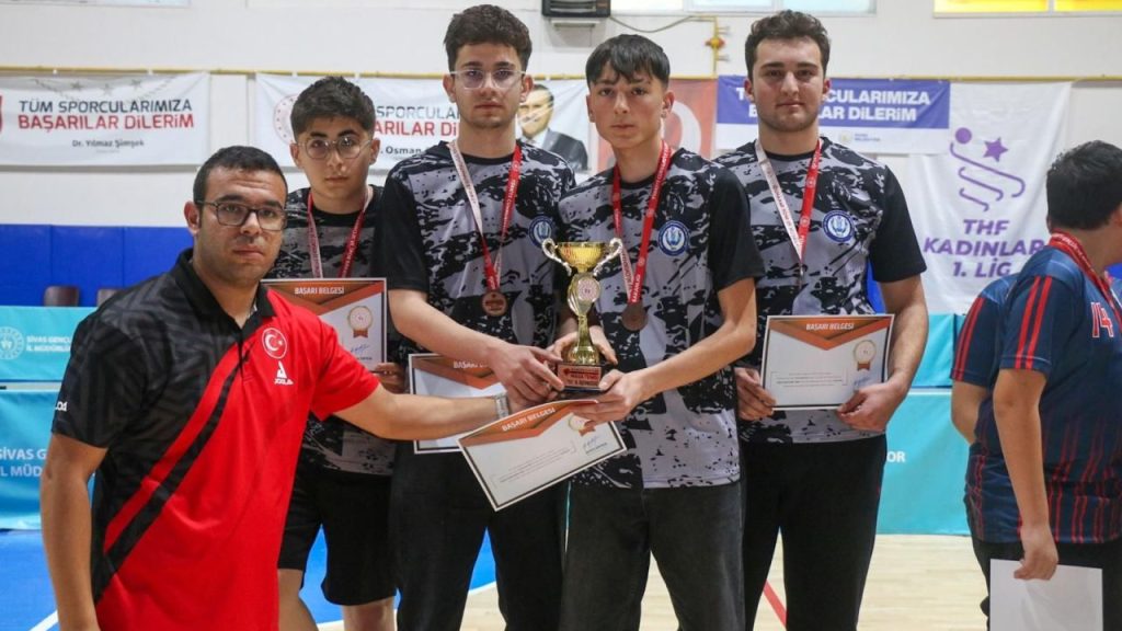 Masa Tenisi Gençler Sivas İl Birinciliği Sona Erdi
