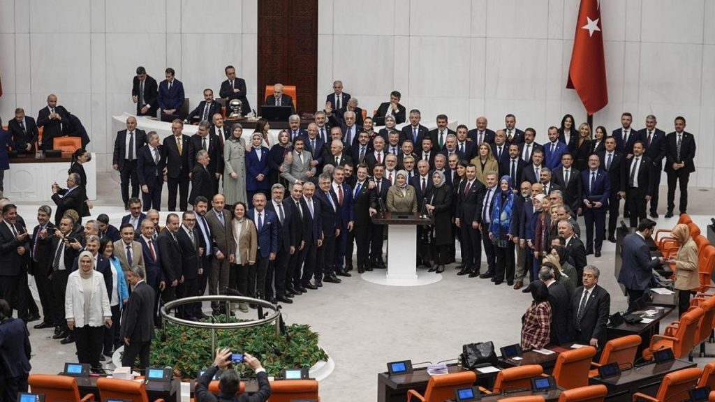 Meclis Bütçe Görüşmelerinde 240 Saat Çalışma ve Çeşitli Gözlemler