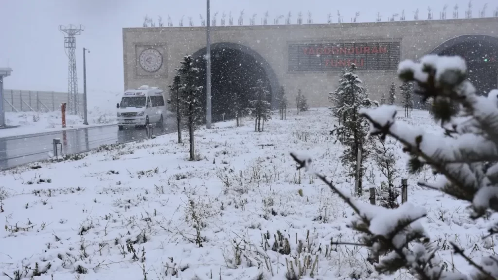 Mevsim Normallerinin Altında Seğreden Hava Sıcaklığı Bölgede Yoğun Kar ve Sis Etkili Oldu